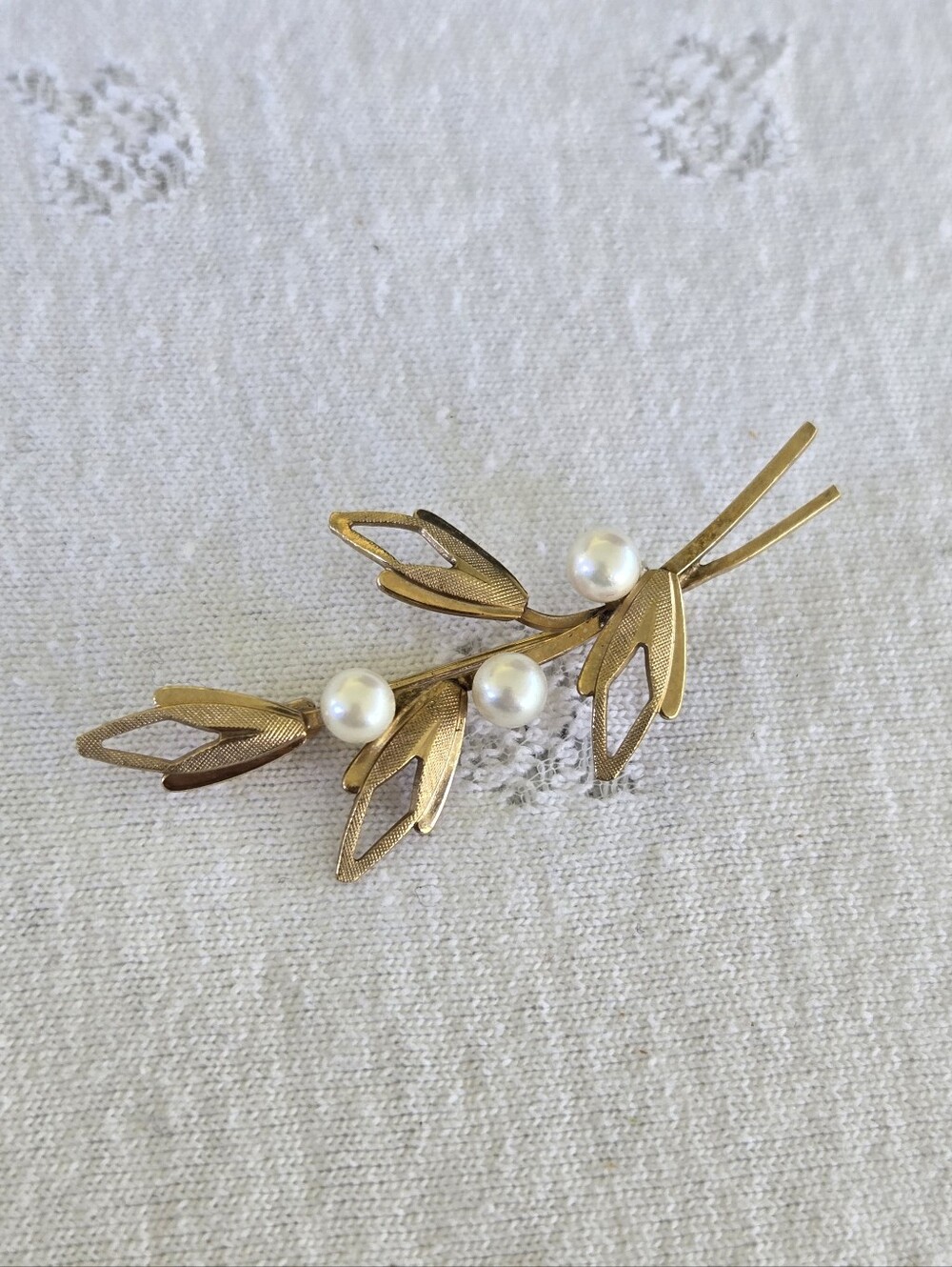 Van Dell 12k Gold Filled Leaf Brooch with White Pearls Vintage